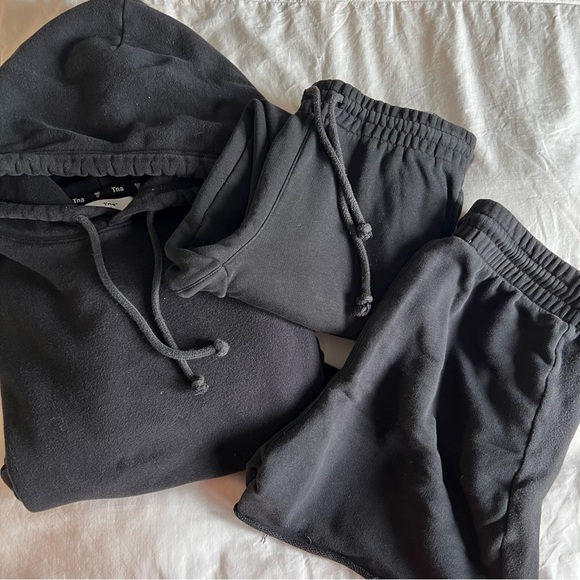 ‼️SOLD‼️TNA Sweatsuit - Picture 1 of 4